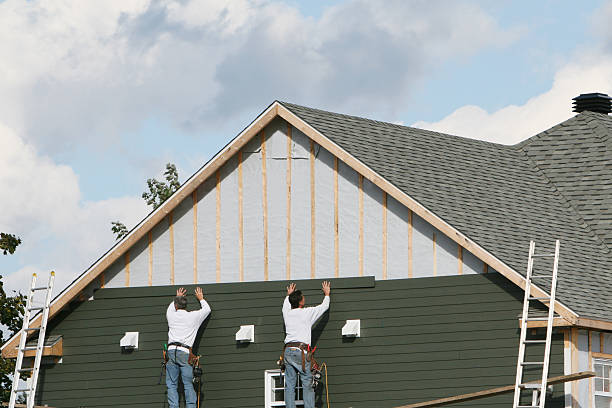 Professional Vinyl Siding technician working in Pamplin, VA
